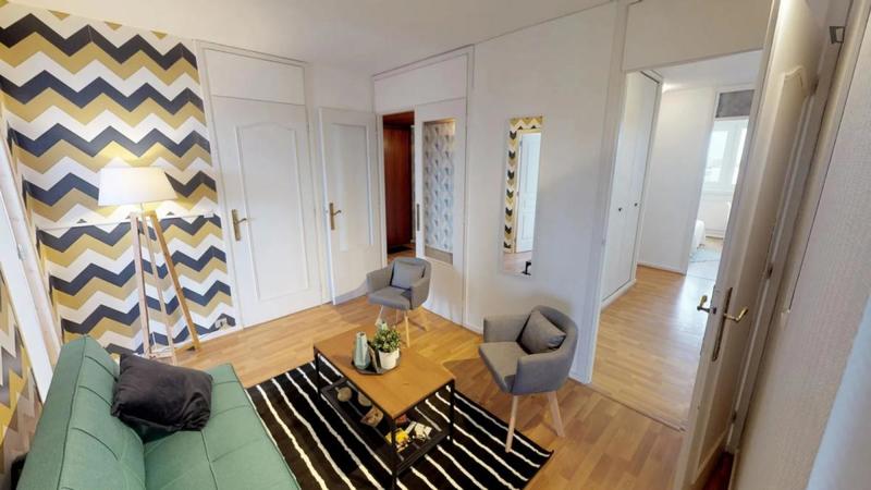 Chambre - 11 m² - 5 pièces