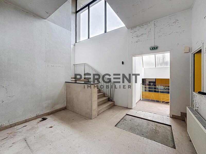 Local d'activités - 2 500 m²