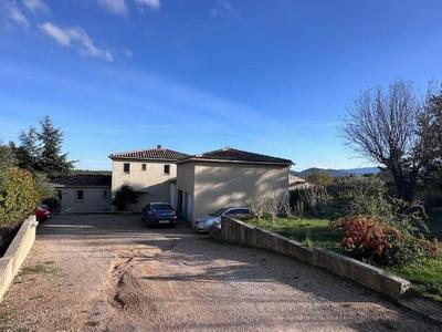 Maison - 210 m² - 5 pièces