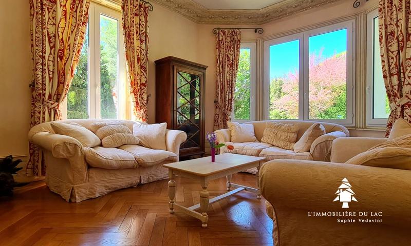 Maison - 299 m² - 14 pièces