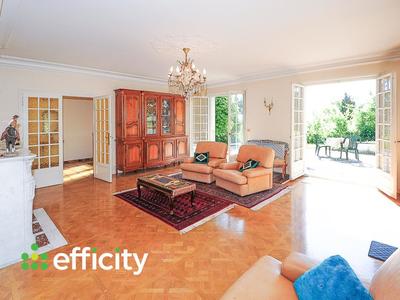 Maison - 365 m² - 5 pièces