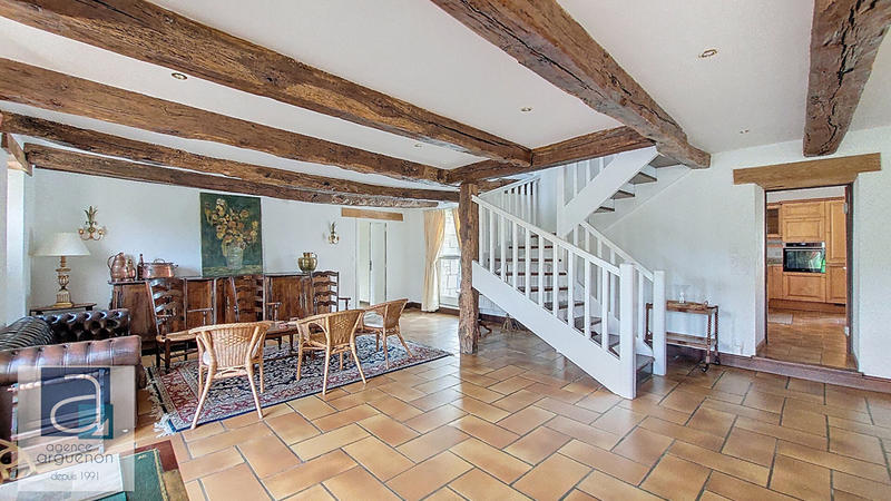 Maison - 241 m² - 7 pièces