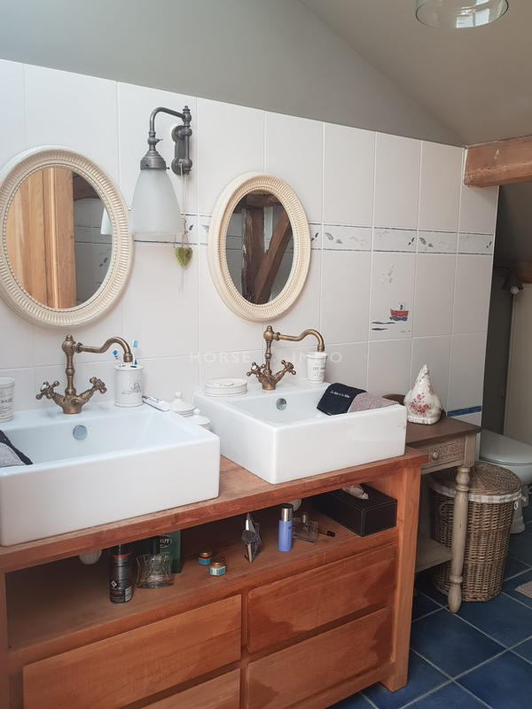 Maison - 443 m² - 9 pièces