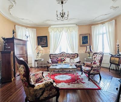 Appartement - 176 m² - 6 pièces