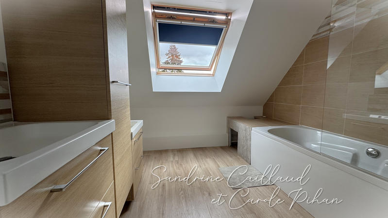 Maison - 243 m² - 10 pièces