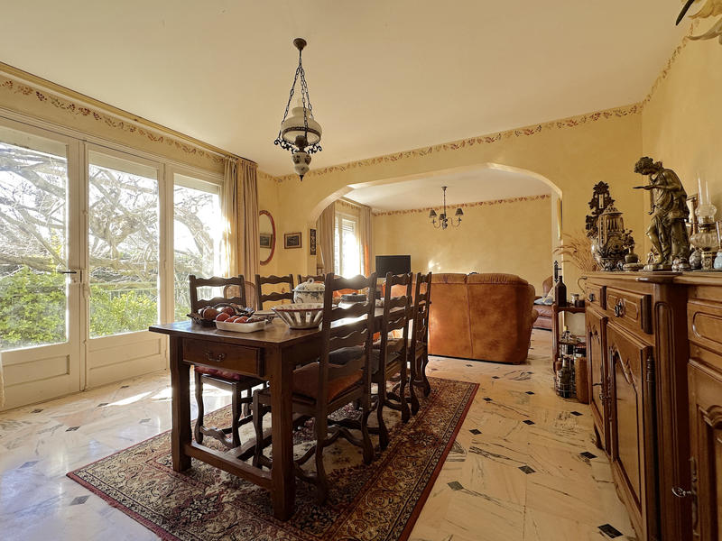 Maison - 260 m² - 8 pièces