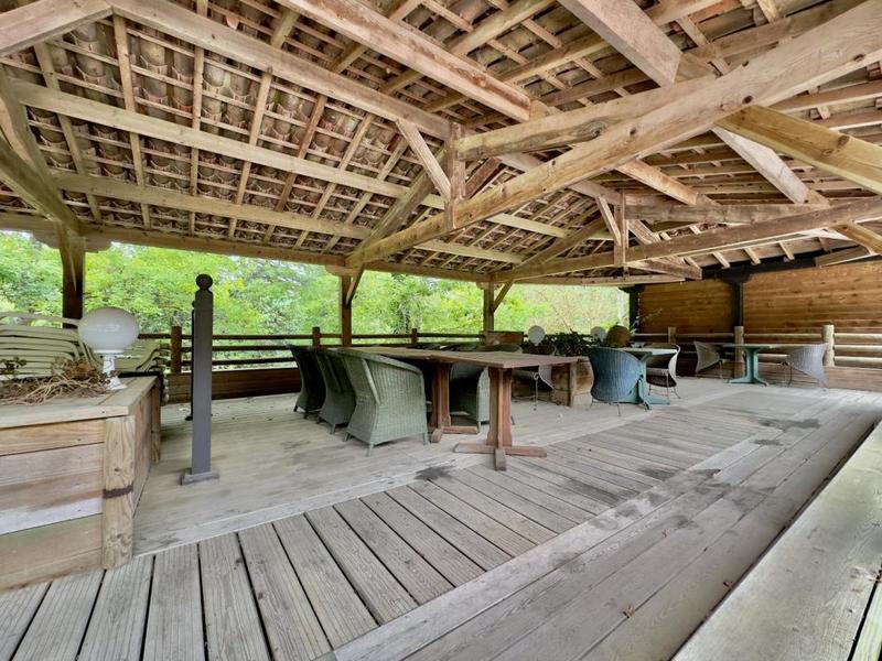 Demeure - 1 700 m² - 45 pièces