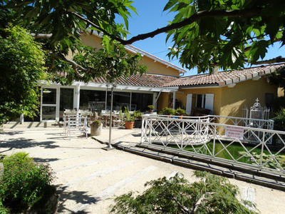 Local commercial - 1 200 m²