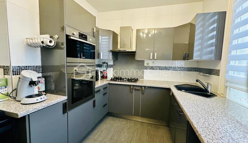 Maison - 185 m² - 9 pièces