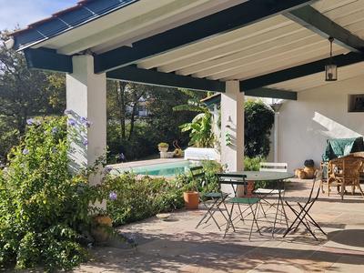 Maison - 547 m² - 9 pièces