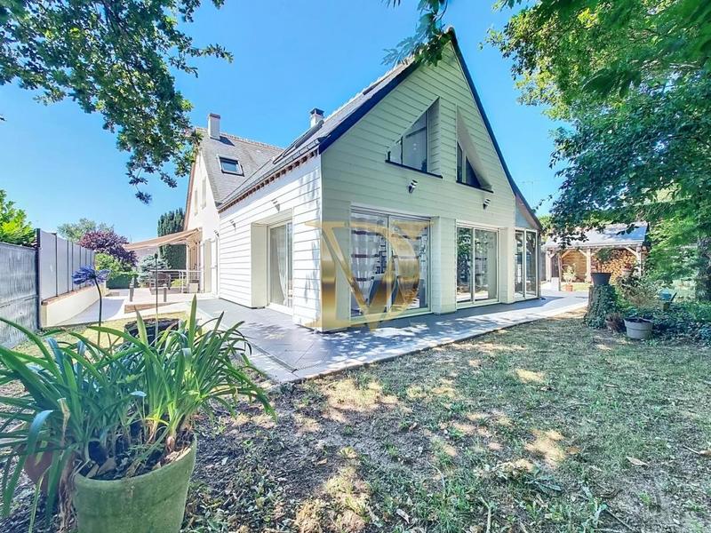 Propriété - 227 m² - 10 pièces