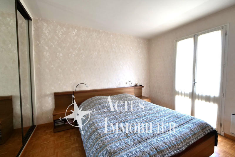 Maison - 242 m² - 8 pièces