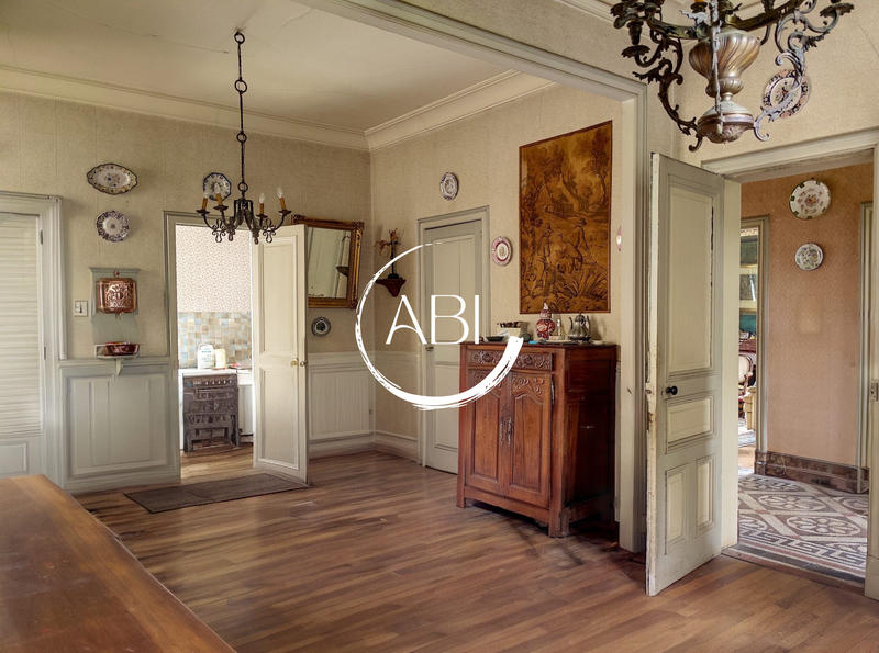 Maison - 220 m² - 9 pièces