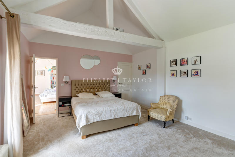 Maison - 864 m² - 14 pièces