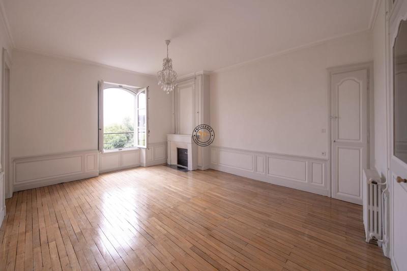 Appartement - 239 m² - 8 pièces