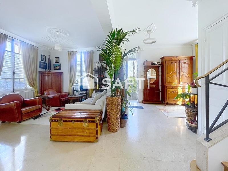 Maison - 220 m² - 6 pièces