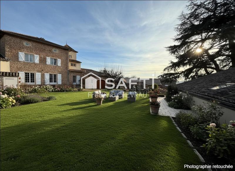 Maison - 261 m² - 7 pièces