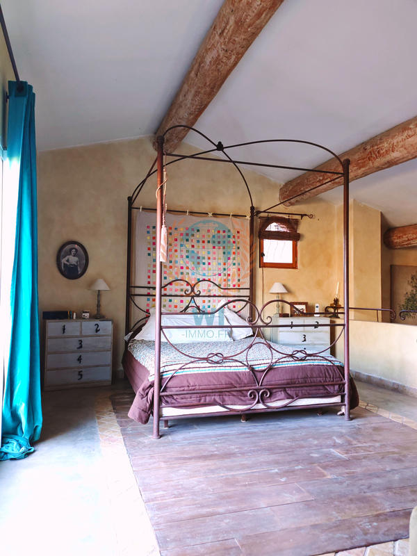 Maison - 280 m² - 7 pièces