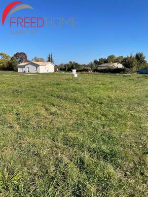 Terrain constructible - 1 300 m²