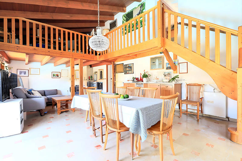 Maison - 285 m² - 15 pièces