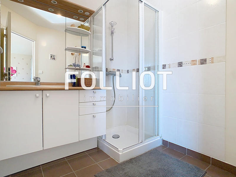 Maison - 300 m² - 8 pièces