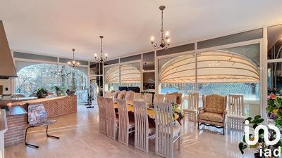 Maison - 445 m² - 11 pièces