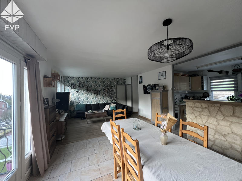 Maison - 143 m² - 8 pièces