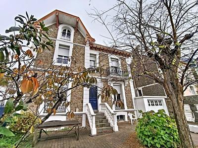 Maison de maîtres - 146 m² - 8 pièces