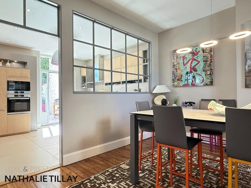 Maison - 220 m² - 9 pièces