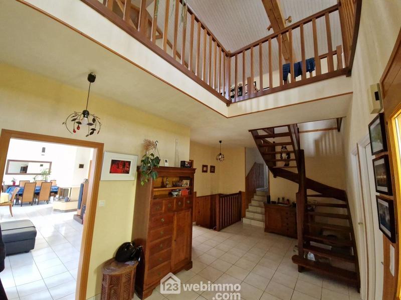 Maison - 275 m² - 8 pièces