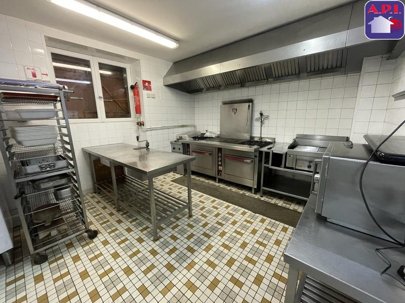 Propriété - 1 252 m² - 38 pièces