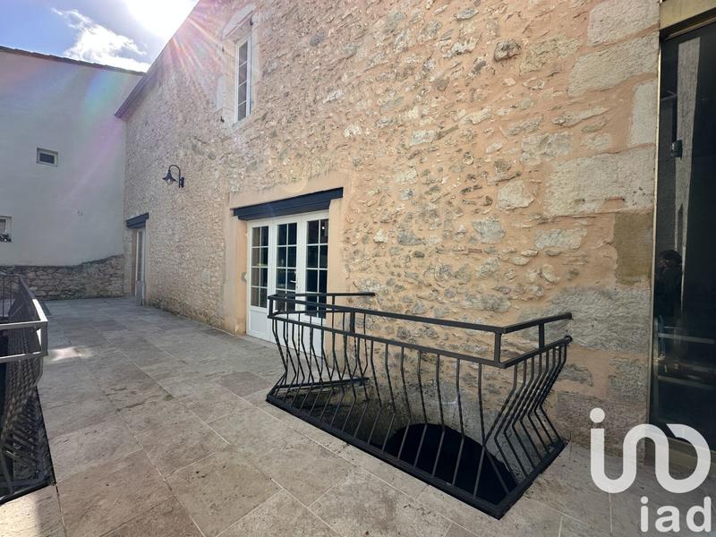 Maison - 460 m² - 16 pièces