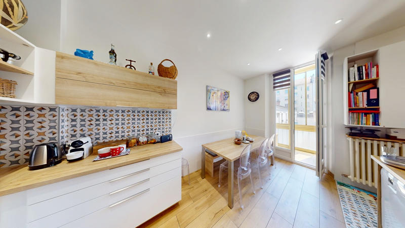 Appartement - 99 m² - 4 pièces