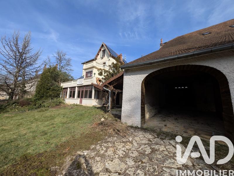 Maison - 236 m² - 11 pièces