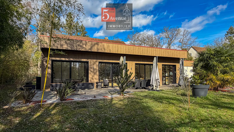 Maison - 260 m² - 7 pièces