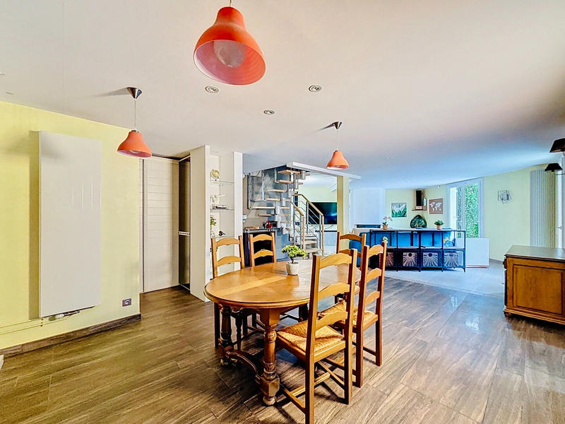 Maison - 214 m² - 6 pièces