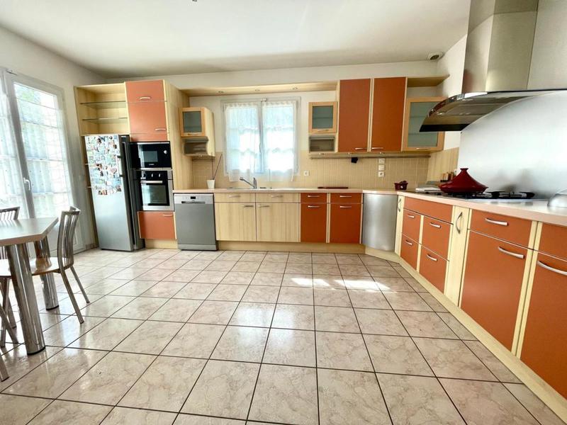 Maison - 280 m² - 9 pièces