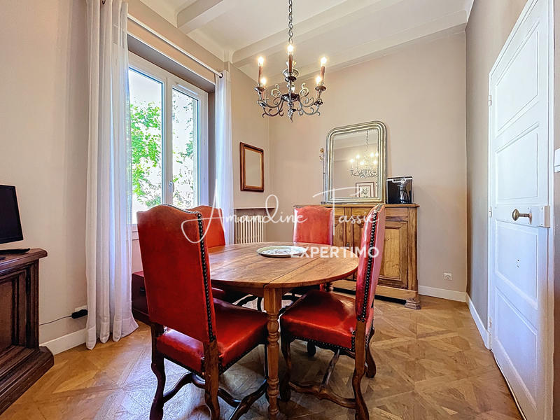 Maison - 202 m² - 7 pièces