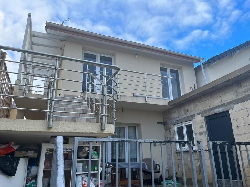 Maison traditionnelle - 140 m² - 7 pièces