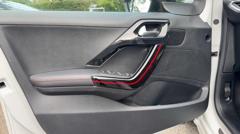 Peugeot 208 1.2 PureTech 110 Eat6 Gt-Line - Automatique