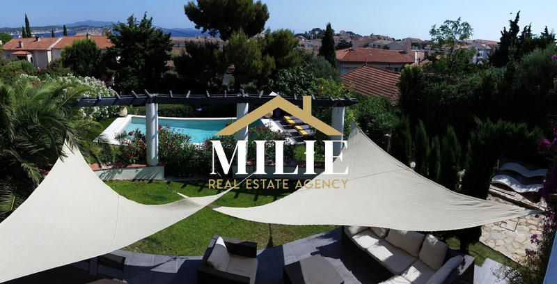 Villa - 245 m² - 7 pièces