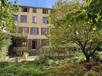 Propriété - 562 m² - 15 pièces