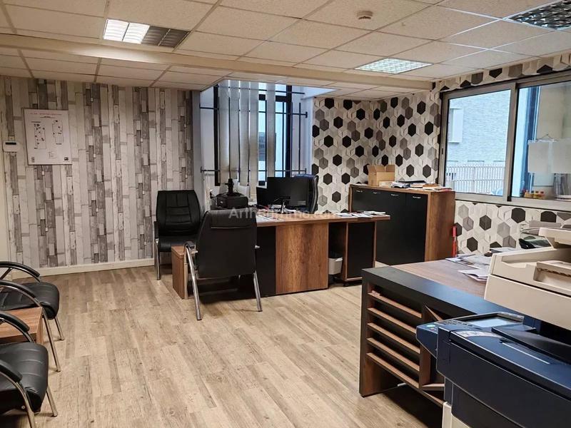 Bureau - 636 m²