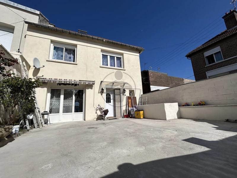 Maison - 90 m² - 5 pièces