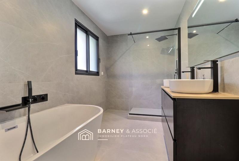 Maison contemporaine - 220 m² - 8 pièces