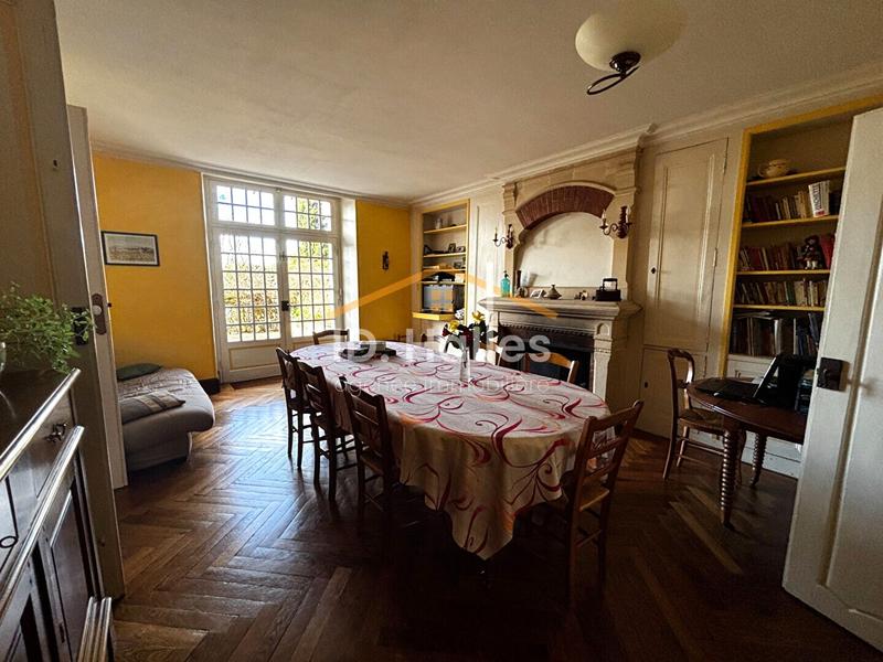 Maison - 209 m² - 8 pièces