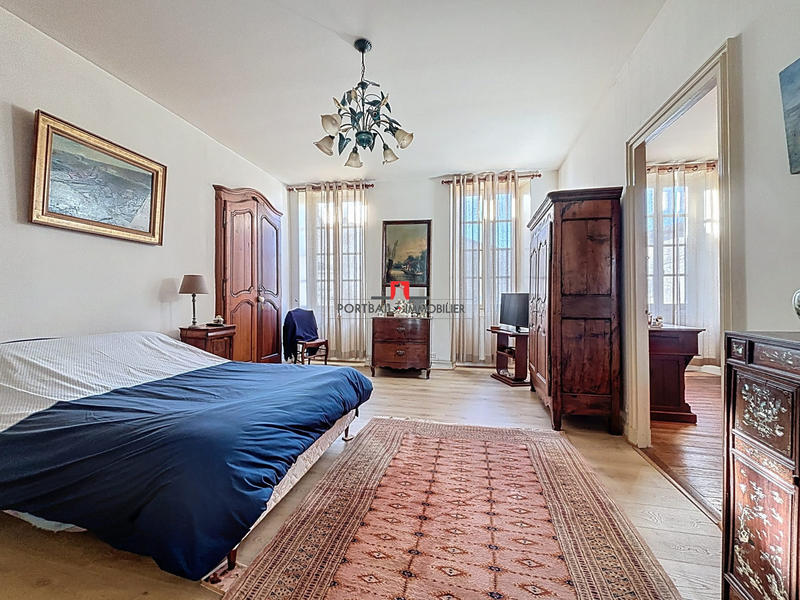 Maison - 251 m² - 5 pièces