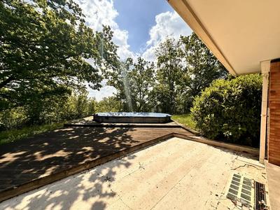 Maison - 240 m² - 6 pièces