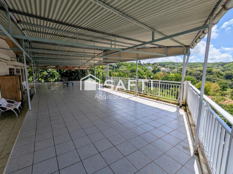 Maison - 203 m² - 11 pièces