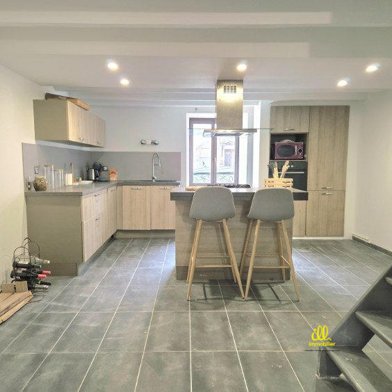 Maison - 96 m² - 5 pièces